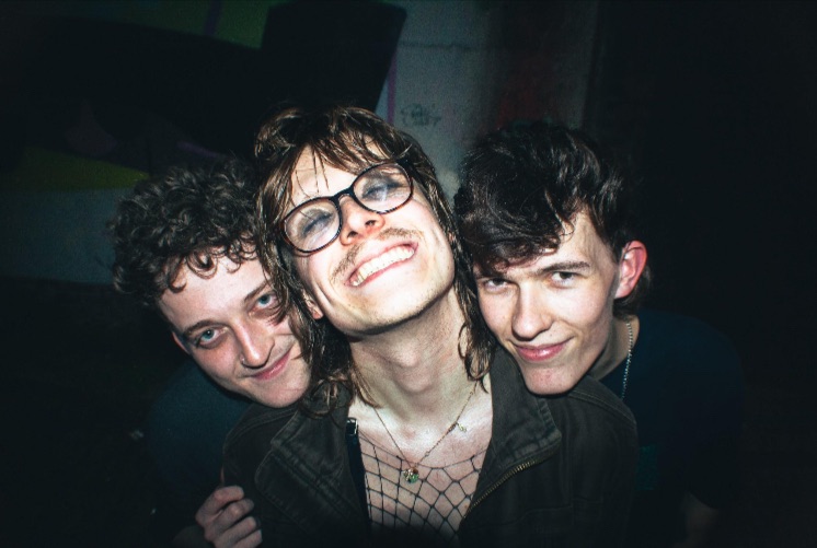 SINGLE REVIEW: The Marigolds – Kitchen Party Anthem