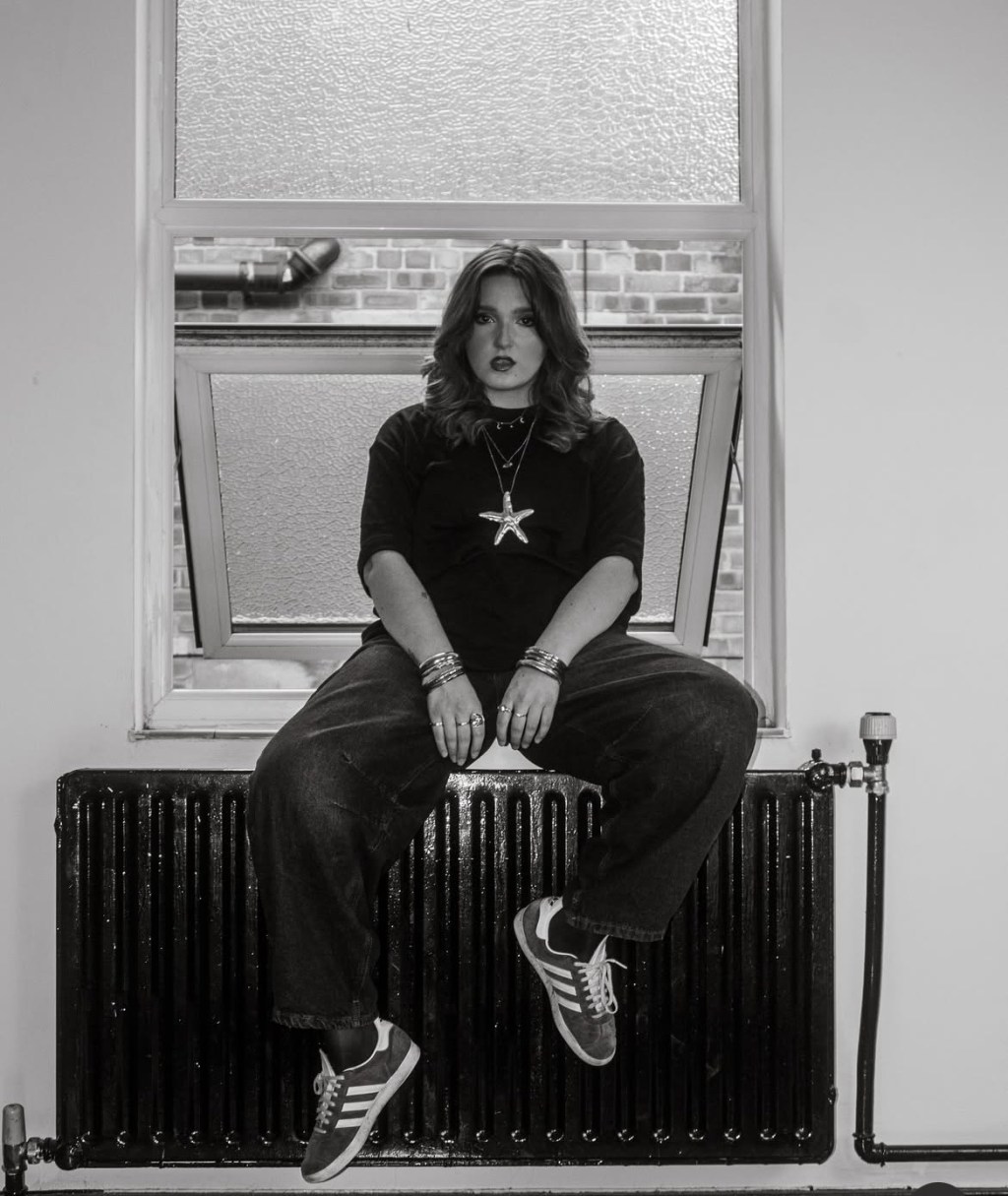 SINGLE REVIEW: Iona Summer – Over It Now